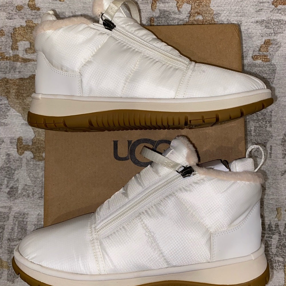 ‼️ Not for Sale ‼️ Uggs Lakesider Zip Puff white